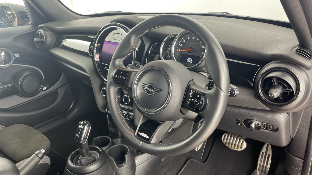 Mini Hatch Cooper S Sport YH22CVL Red #6