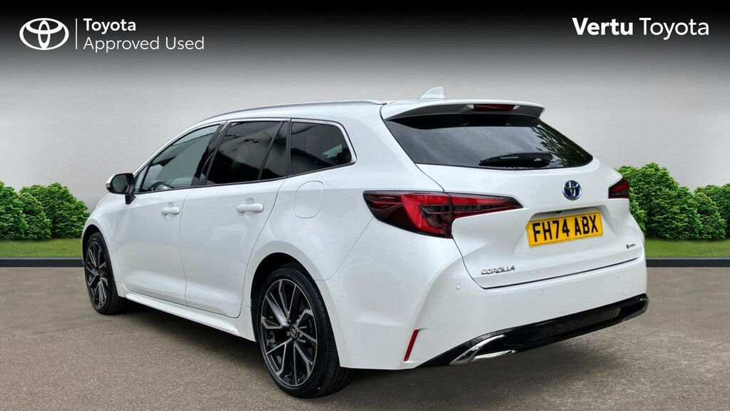 Toyota Corolla Excel White #4