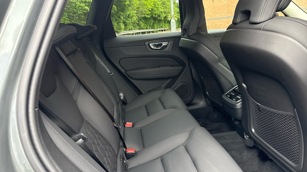 Volvo XC60 Plus Green #6
