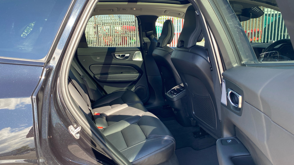 Volvo XC60 Ultra RV25THF Black #6