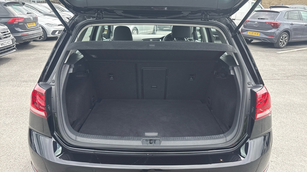 Volkswagen Golf Se FG17PWJ Black #4
