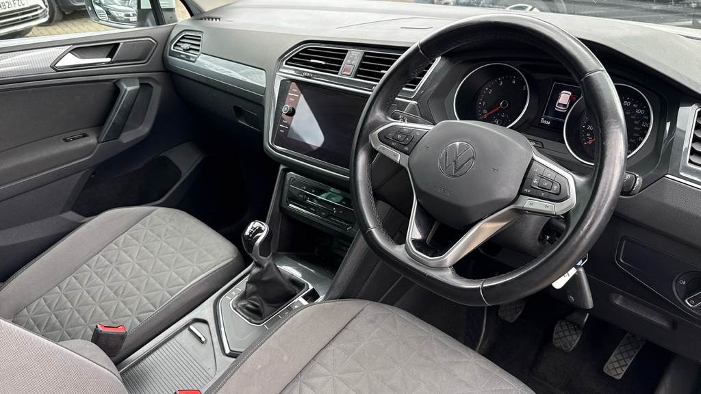 Volkswagen Tiguan Life White #6