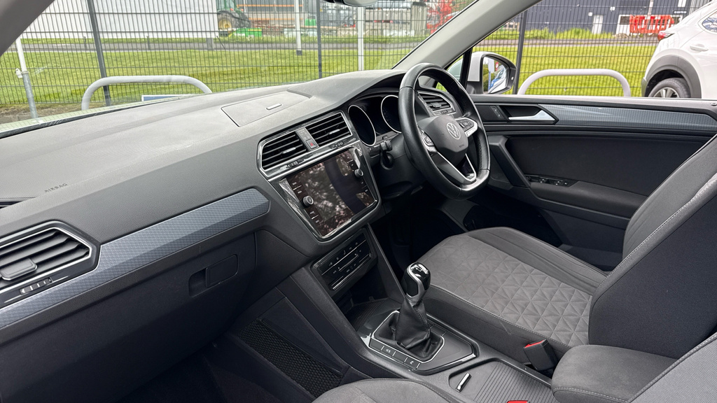 Volkswagen Tiguan Life White #2