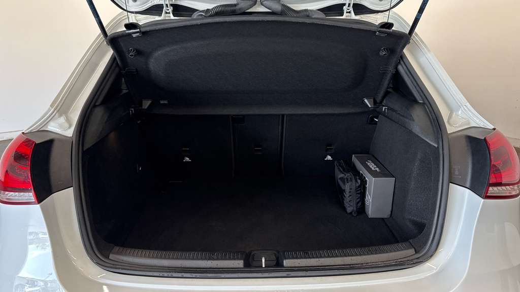 Mercedes-Benz A Class Amg Line KP23LNG White #4