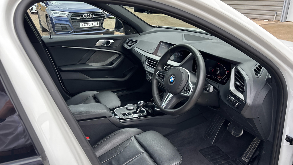 BMW 1 Series M Sport ND20AUX White #6