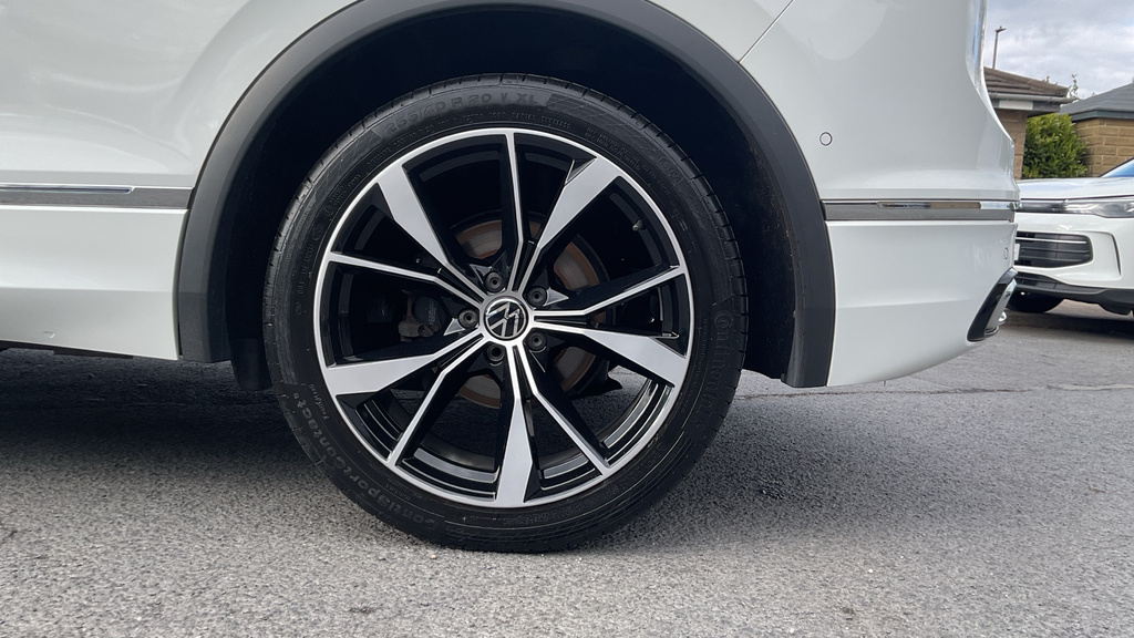 Volkswagen Tiguan R-line DF72UMM White #5