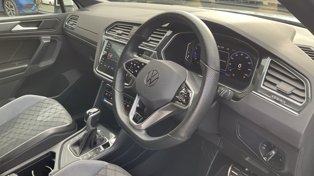 Volkswagen Tiguan R-line DF72UMM White #6