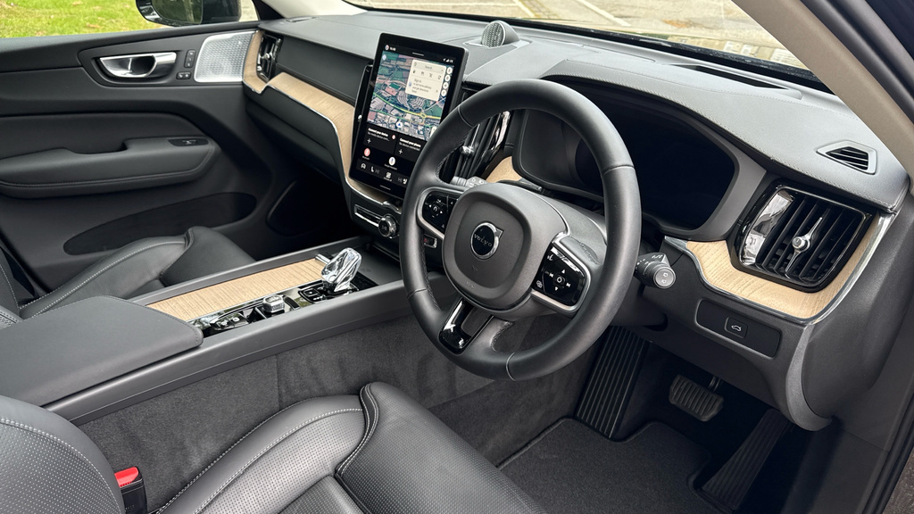 Volvo XC60 Ultra Black #4