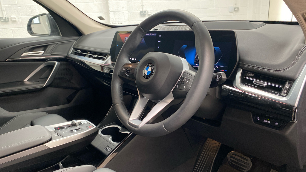 BMW X1 Xline YH75KDO Black #6
