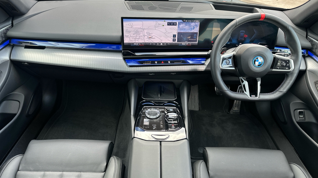 BMW i5 M60 WH75AOB Black #4
