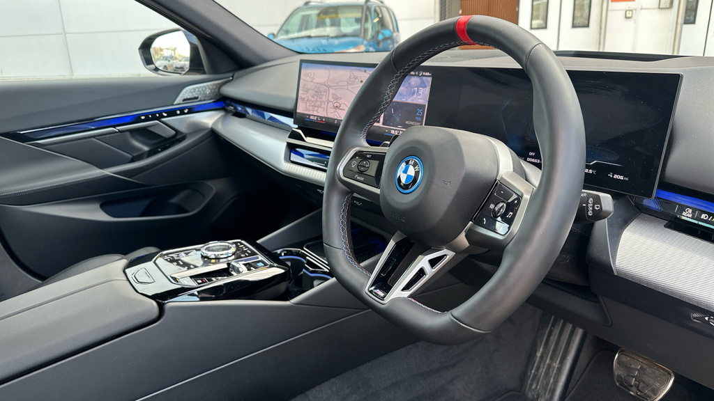 BMW i5 M60 WH75AOB Black #6