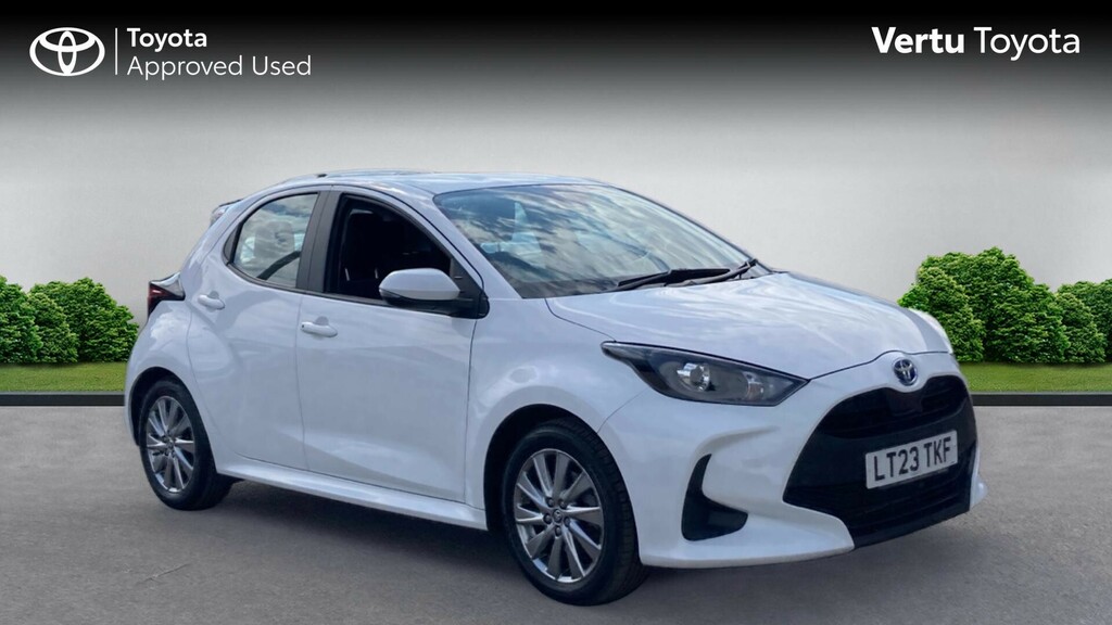 Toyota Yaris Icon White