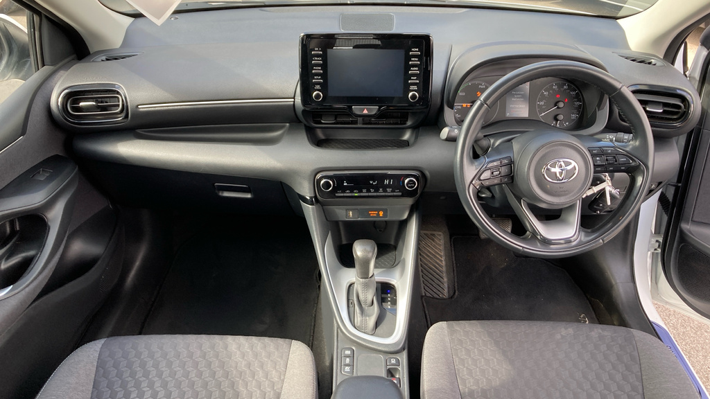 Toyota Yaris Icon LT23TKF White #6