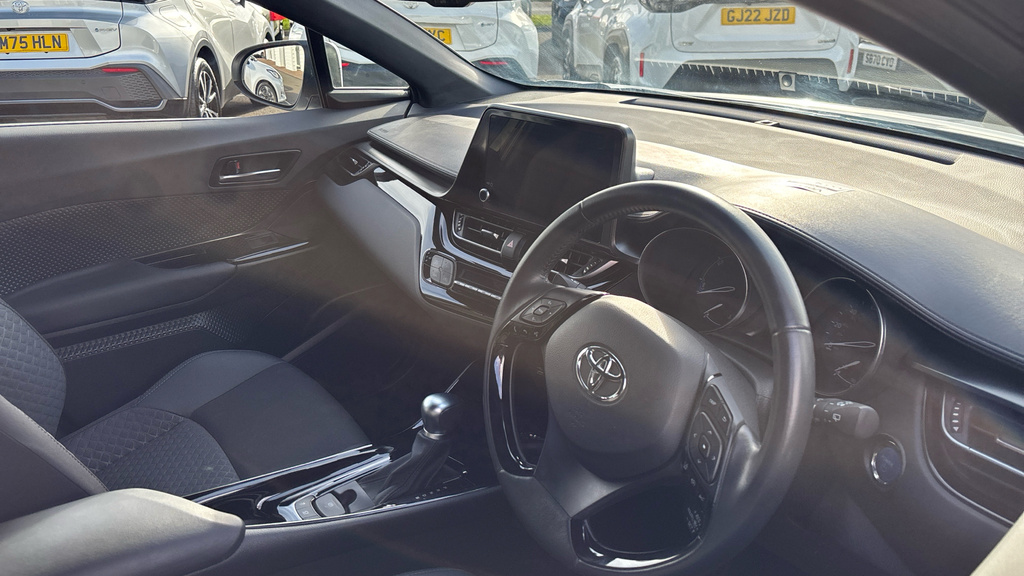 Toyota C-Hr Design White #5