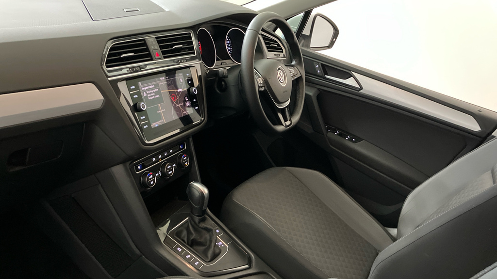 Volkswagen Tiguan Match AO20FDL White #2