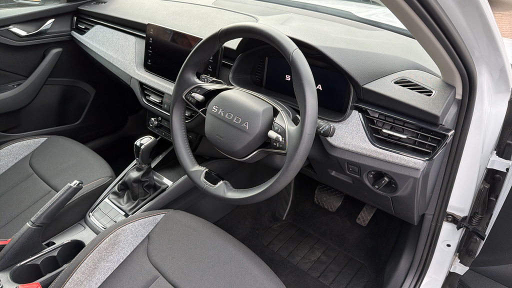 Skoda Kamiq Se Edition GL25HBF White #6