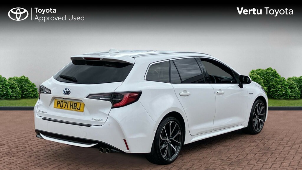 Toyota Corolla Excel PO71HBJ White #2