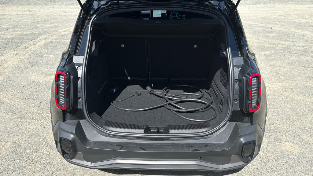 Renault 4 E-Tech Techno Black #4