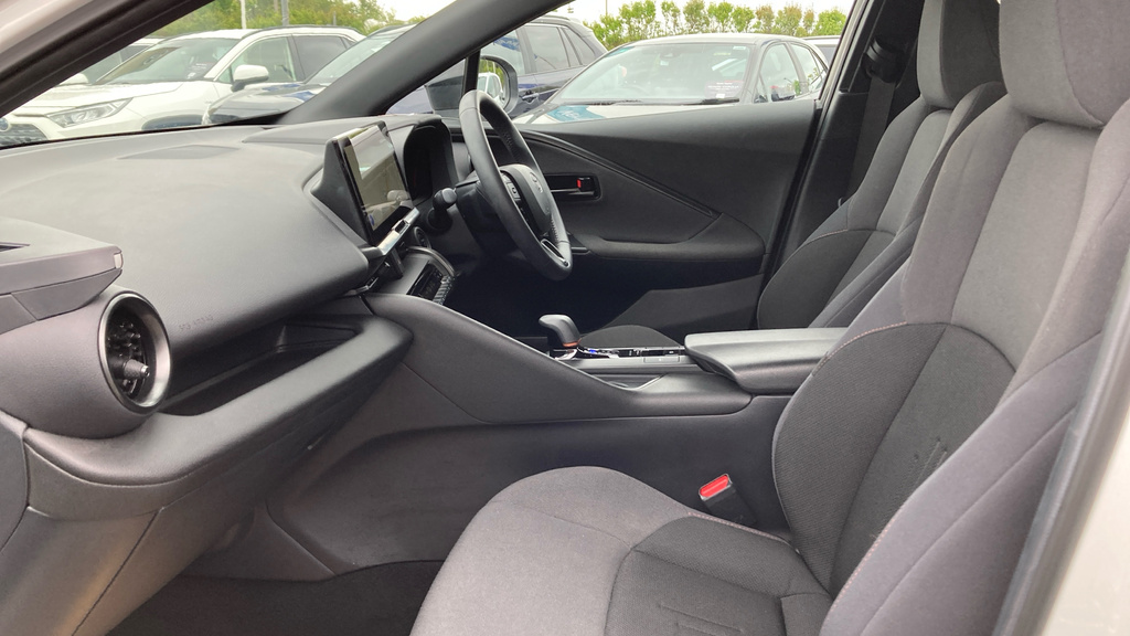 Toyota C-Hr Design FN24XPH White #5
