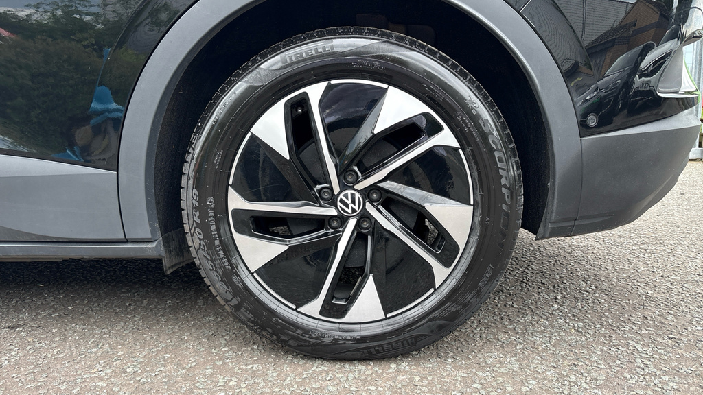 Volkswagen ID.4 Match Pro Black #5