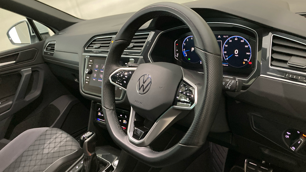 Volkswagen Tiguan R-line CE23GJV White #6