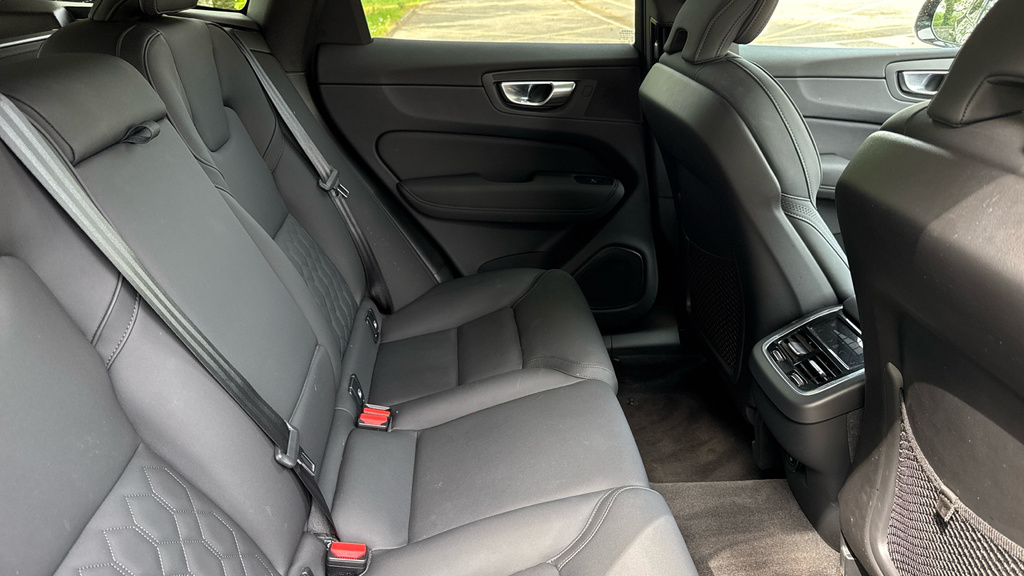 Volvo XC60 Plus RJ25HHU Black #4