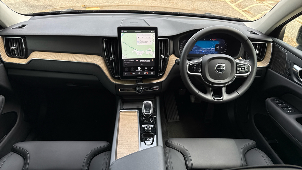Volvo XC60 Plus RJ25HHU Black #3