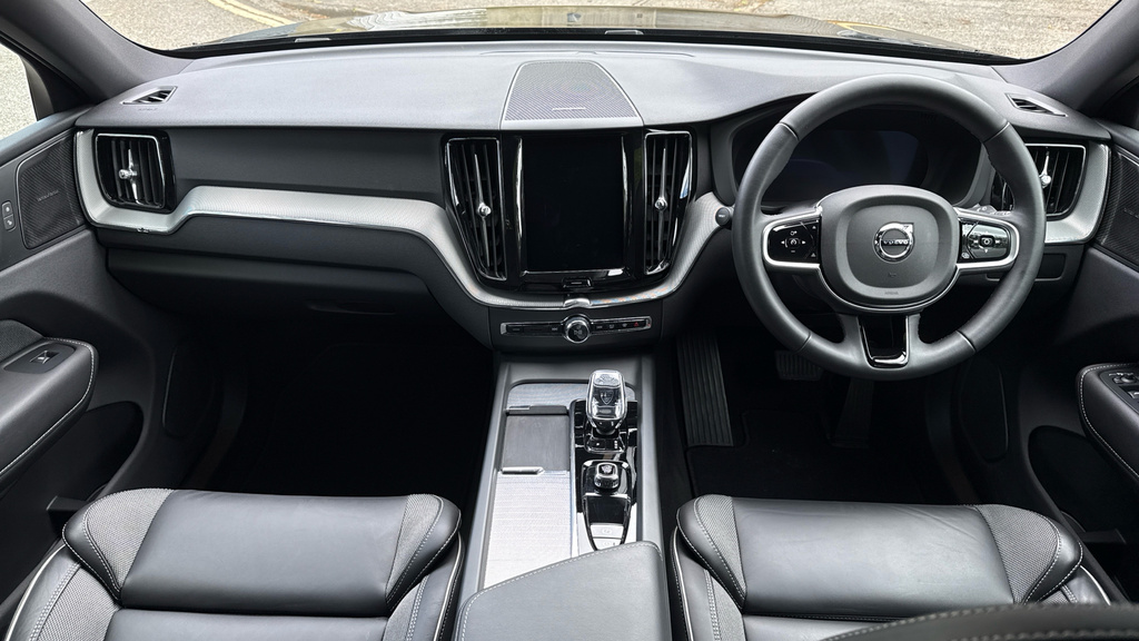 Volvo XC60 Plus Black Edition YA74FBG Black #5