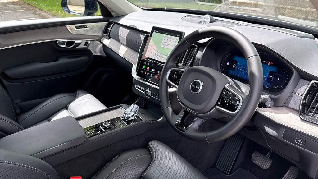 Volvo XC90 Ultra Black #4