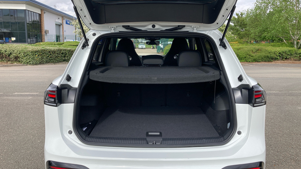 Volkswagen Tiguan Black Edition White #4