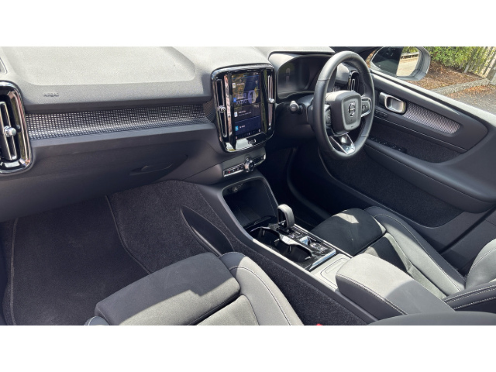 Volvo XC40 Plus WF25FUD White #4