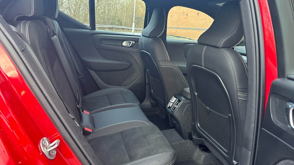 Volvo XC40 Plus Red #6