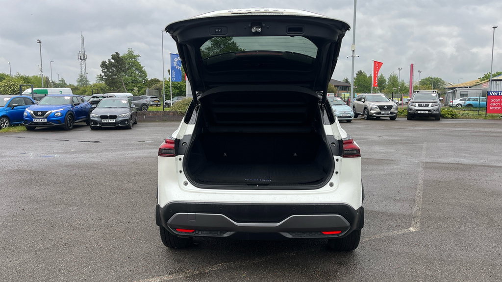 Nissan Qashqai Tekna WJ23OPG White #4