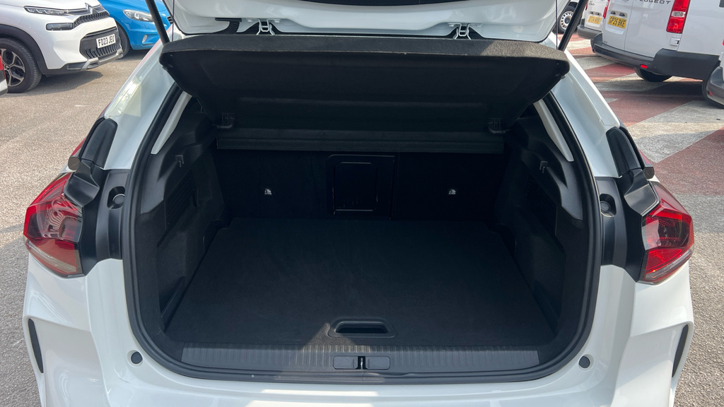 Citroen e-C4 Shine Plus PG23LUB White #4