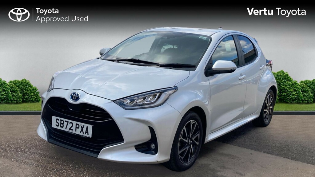Toyota Yaris Design SB72PXA White #3