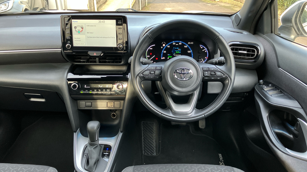 Toyota Yaris Cross Design GL72KKC White #6