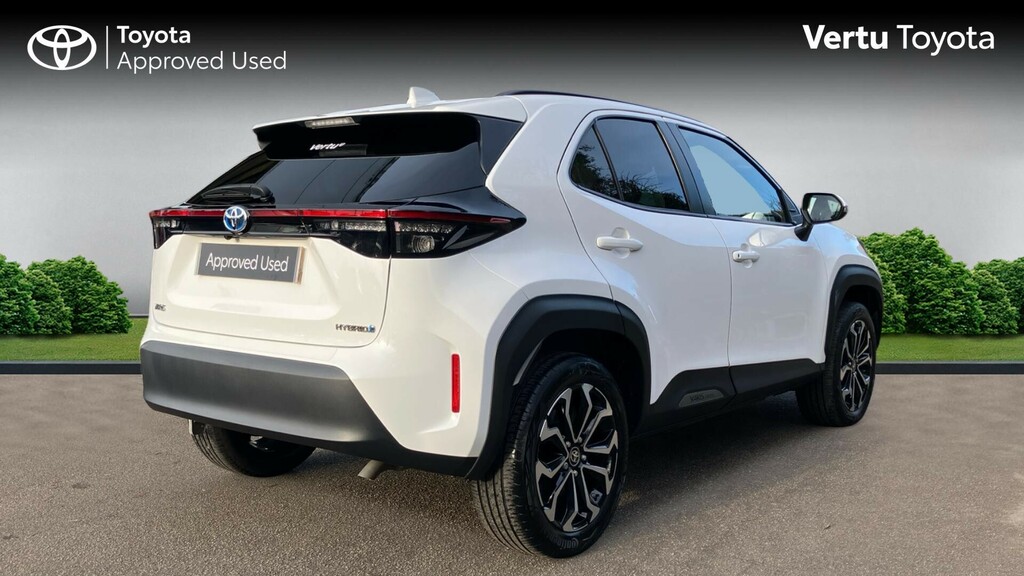 Toyota Yaris Cross Design GL72KKC White #2