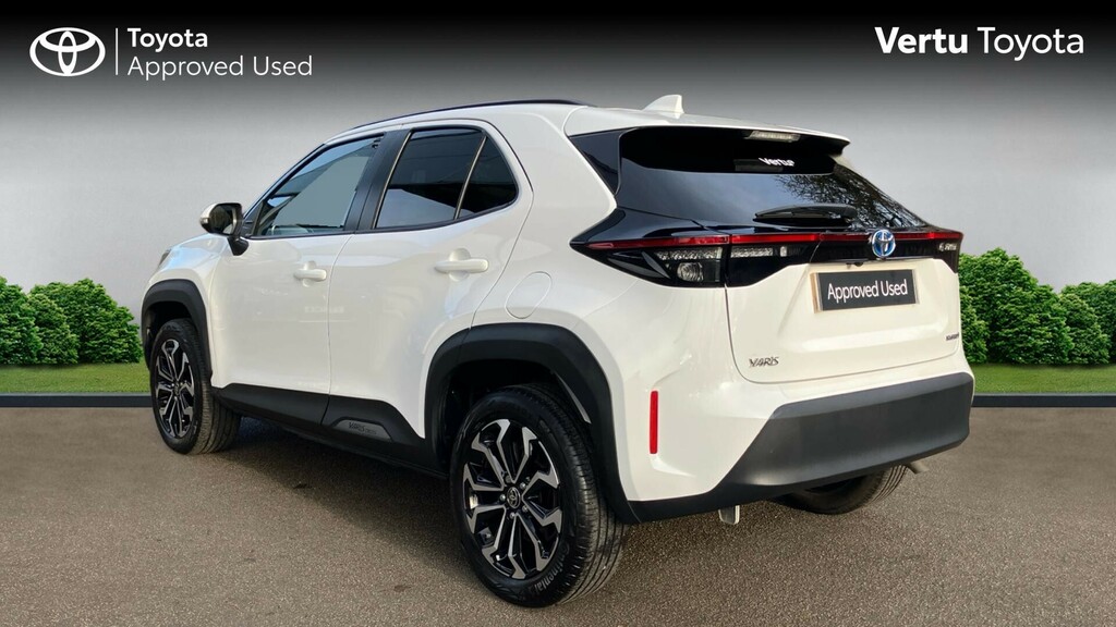 Toyota Yaris Cross Design GL72KKC White #4