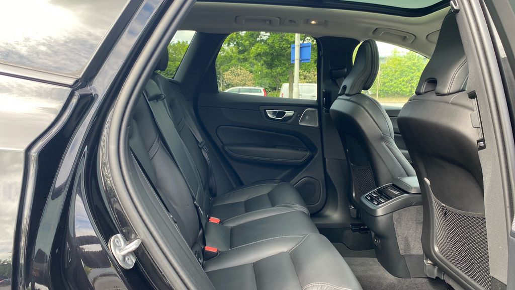 Volvo XC60 Ultra RV25XWC Black #6