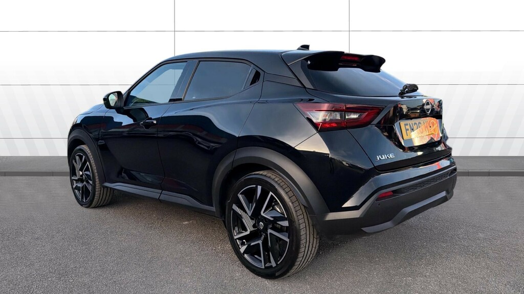 Nissan Juke Tekna Black #2