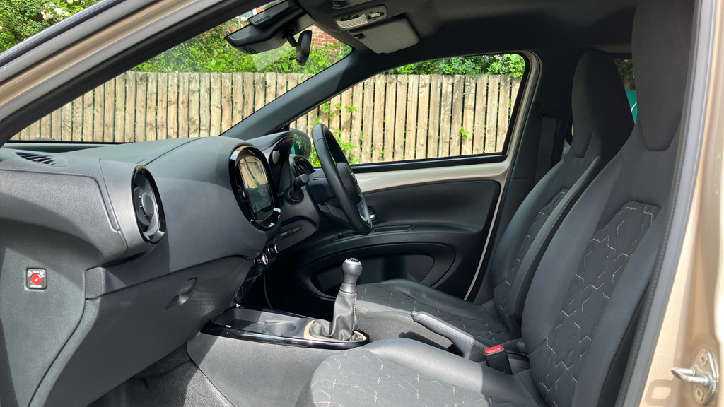 Toyota Aygo X Exclusive MA72FYM Beige #5