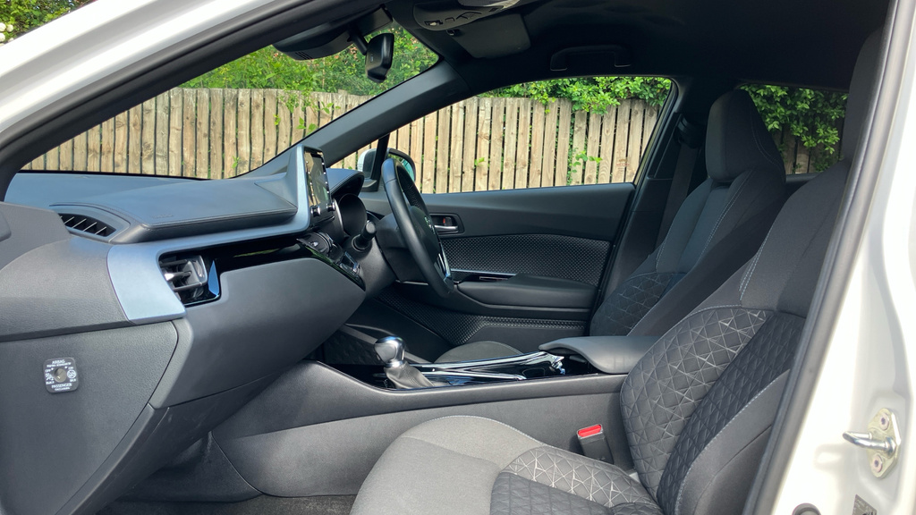 Toyota C-Hr Design White #5