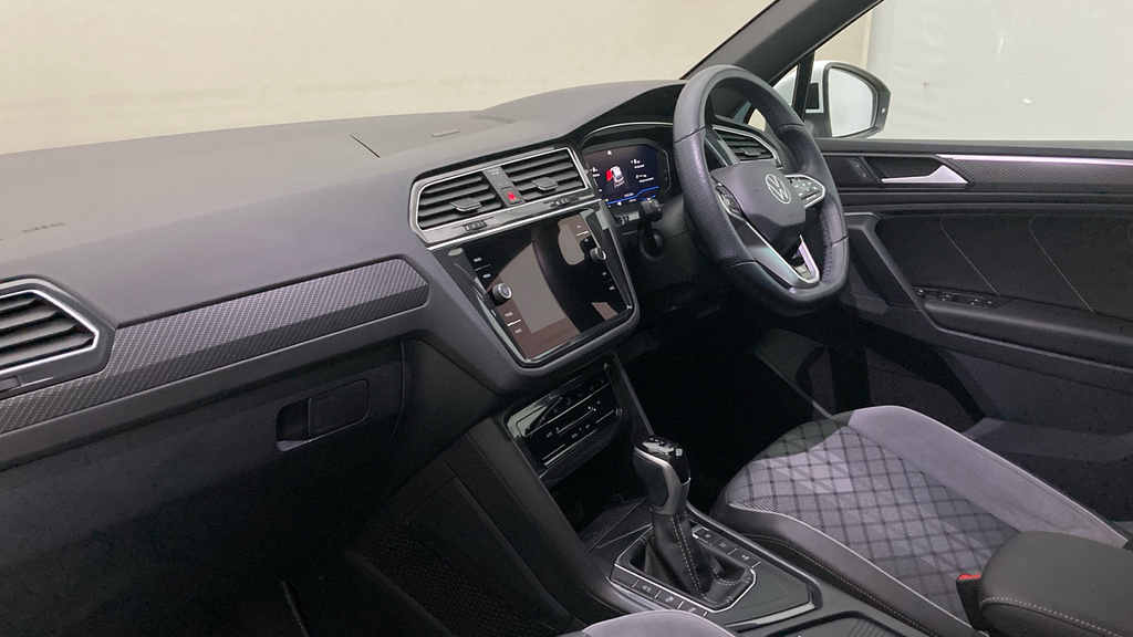 Volkswagen Tiguan R-line YB23MSV White #2