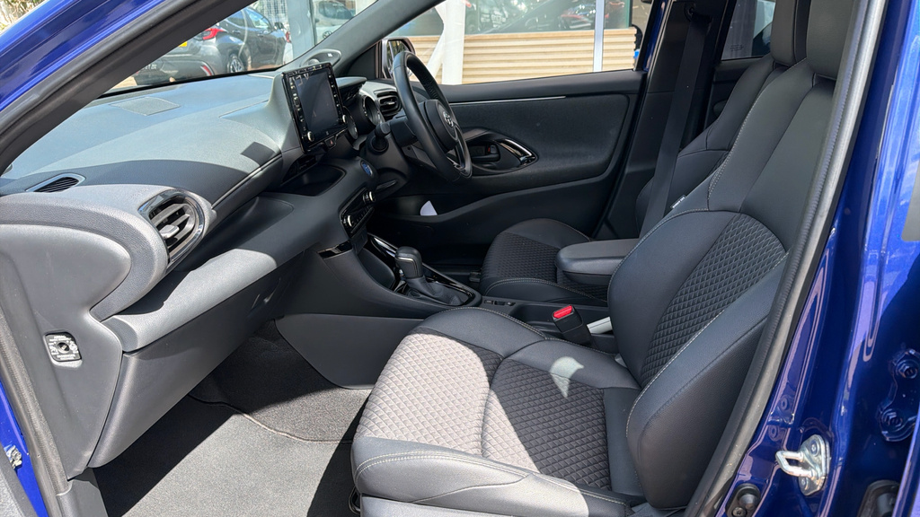 Toyota Yaris Dynamic Blue #5