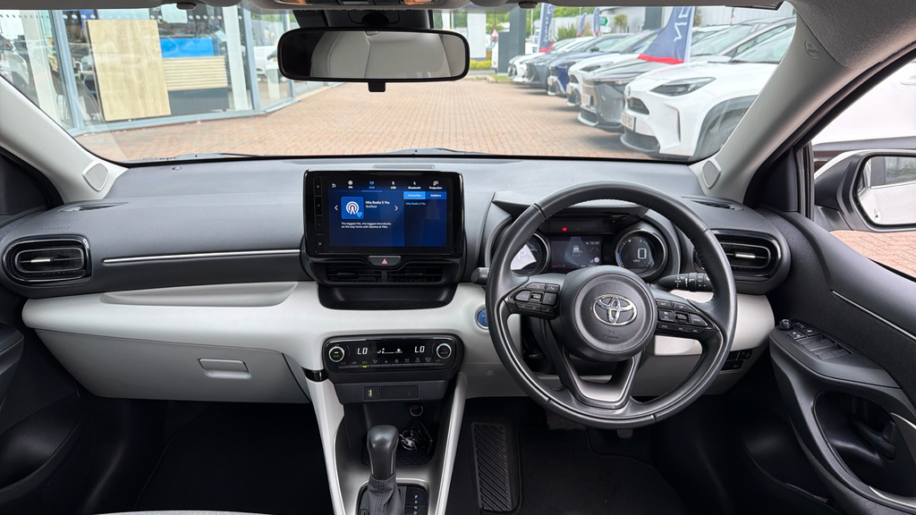 Toyota Yaris Excel YM72FFX White #6