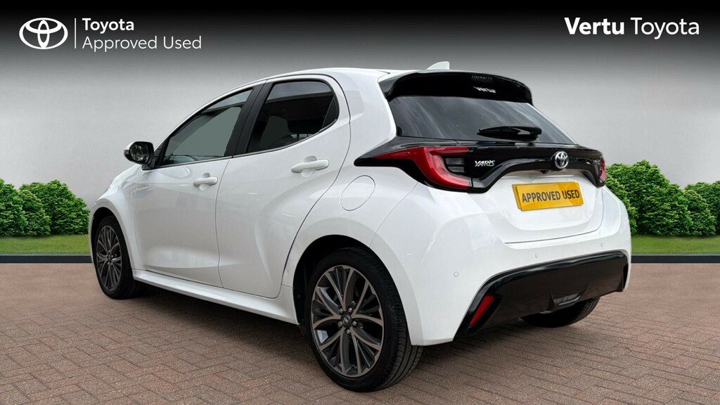 Toyota Yaris Excel YM72FFX White #4