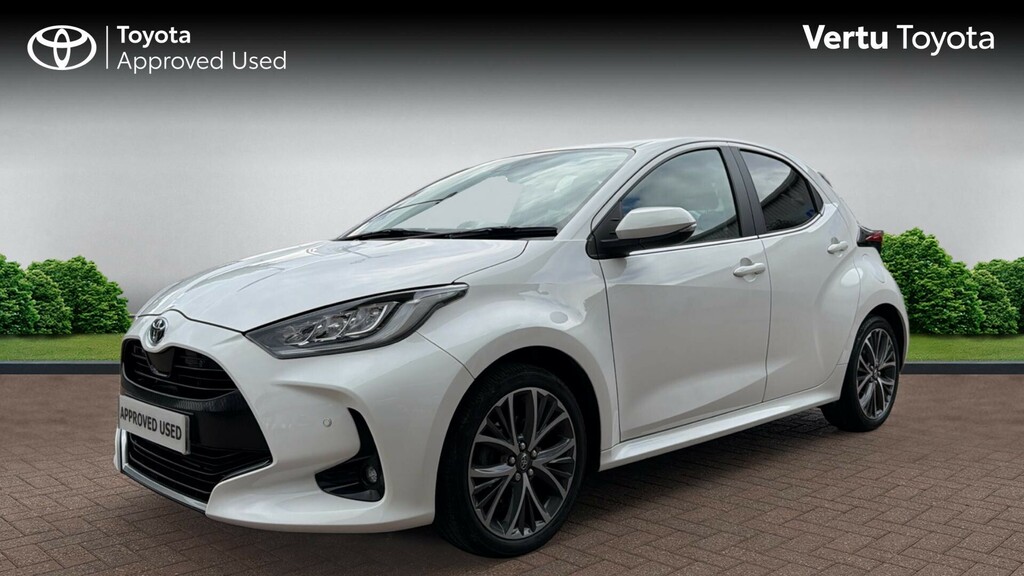 Toyota Yaris Excel YM72FFX White #3
