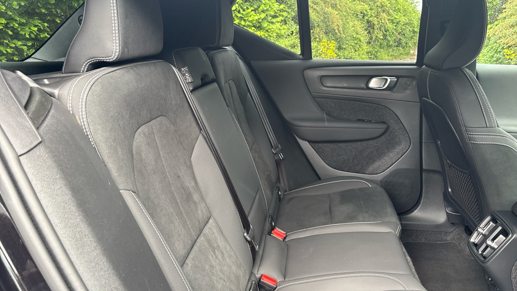 Volvo XC40 Plus Black Edition MJ75JTU Black #6