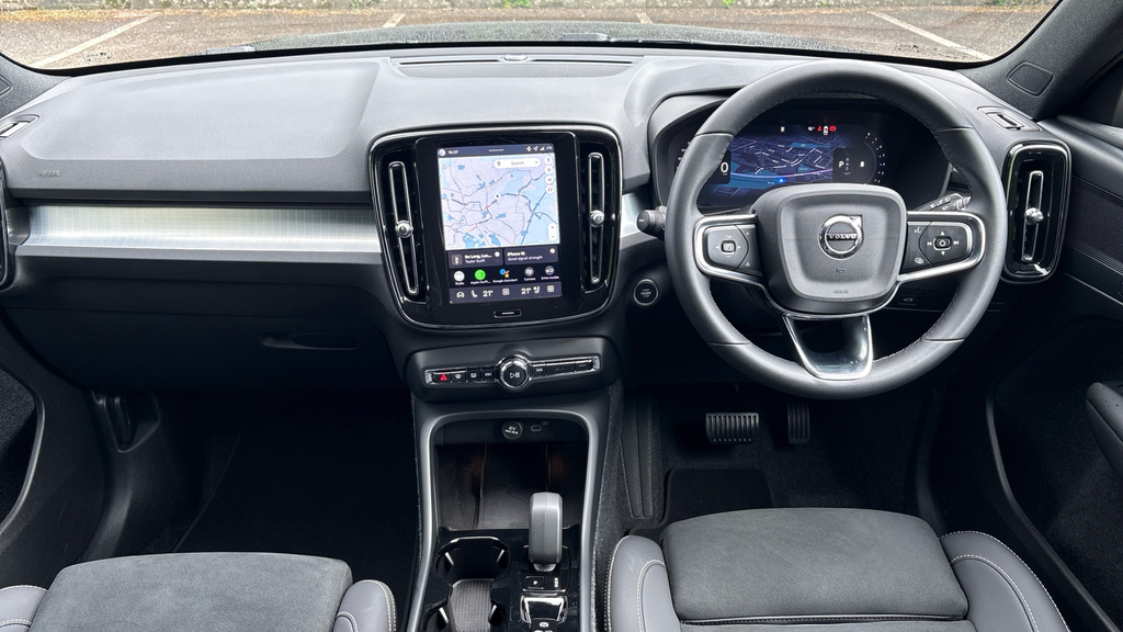 Volvo XC40 Plus Black Edition MJ75JTU Black #5