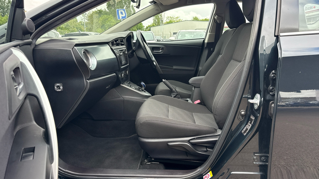 Toyota Auris Icon AV14JNK Grey #5